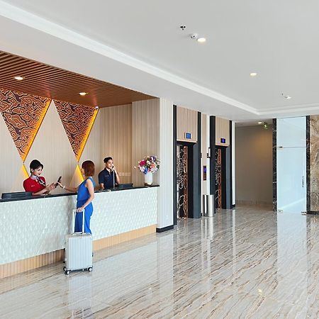D'Primahotel Airport Sultan Hasanuddin Makassar Sudiang Exterior foto