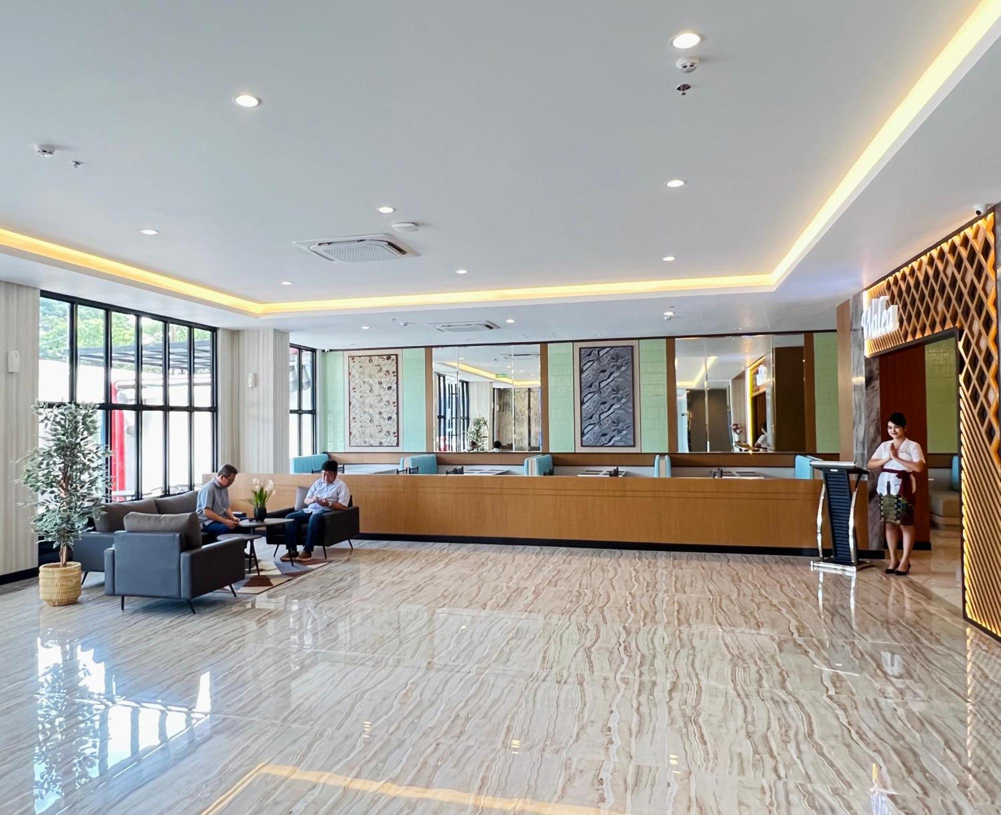 D'Primahotel Airport Sultan Hasanuddin Makassar Sudiang Exterior foto